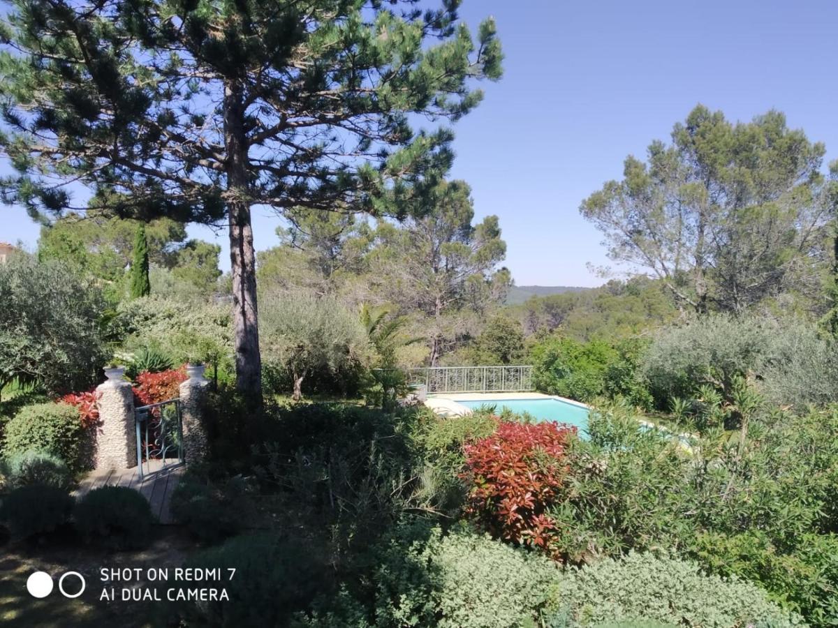 Proche Uzes Petit Gite Avec Grande Cuisine D'Ete Et Piscine Saint-Siffret Luaran gambar