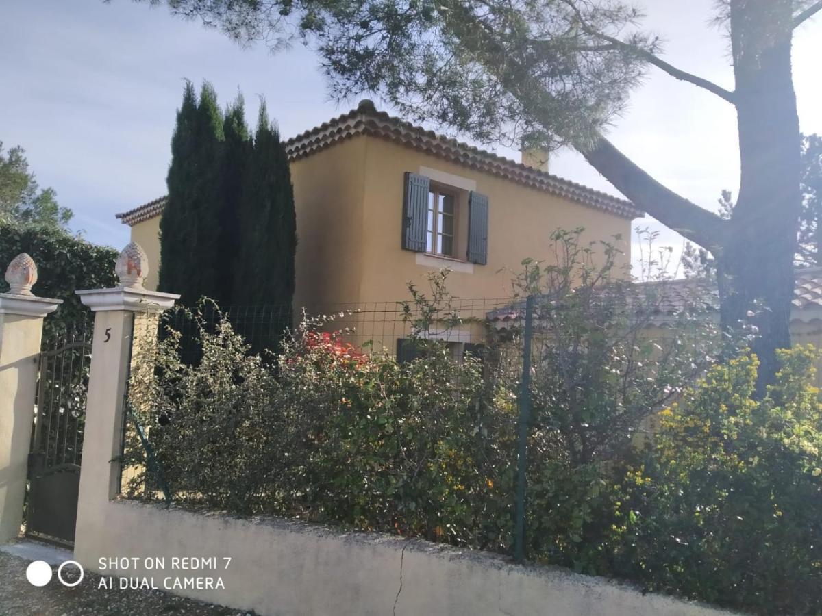 Proche Uzes Petit Gite Avec Grande Cuisine D'Ete Et Piscine Saint-Siffret Luaran gambar