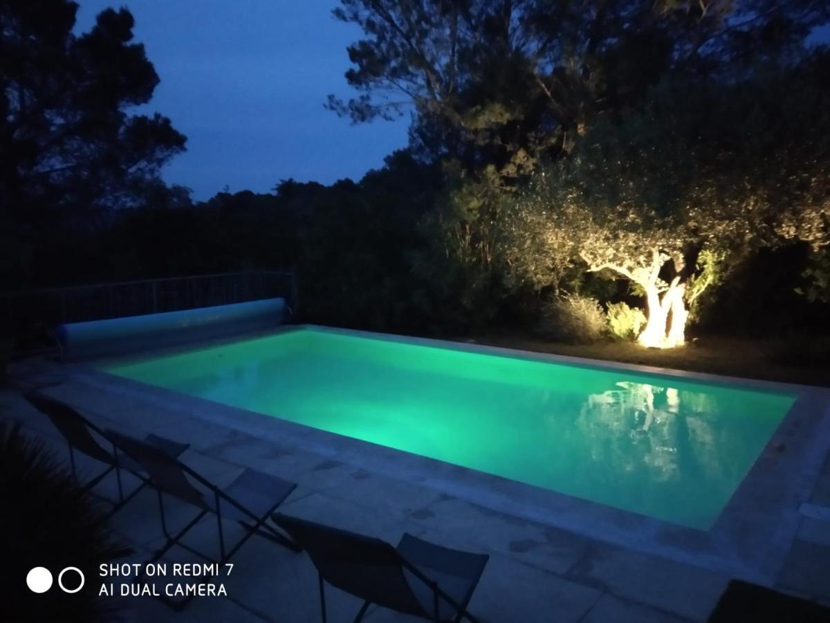 Proche Uzes Petit Gite Avec Grande Cuisine D'Ete Et Piscine Saint-Siffret Luaran gambar
