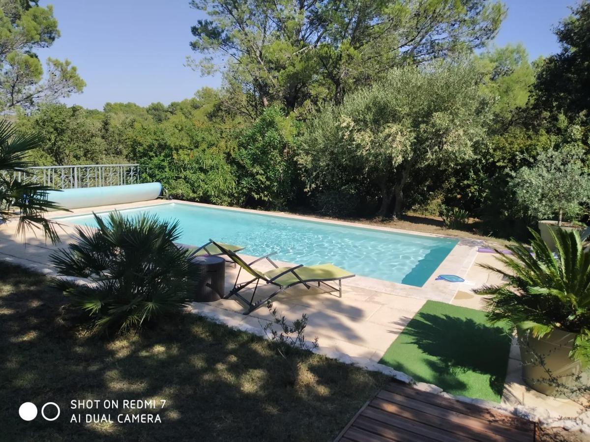Proche Uzes Petit Gite Avec Grande Cuisine D'Ete Et Piscine Saint-Siffret Luaran gambar