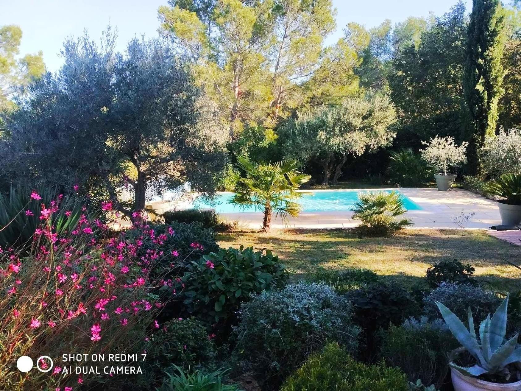 Proche Uzes Petit Gite Avec Grande Cuisine D'Ete Et Piscine Saint-Siffret Luaran gambar