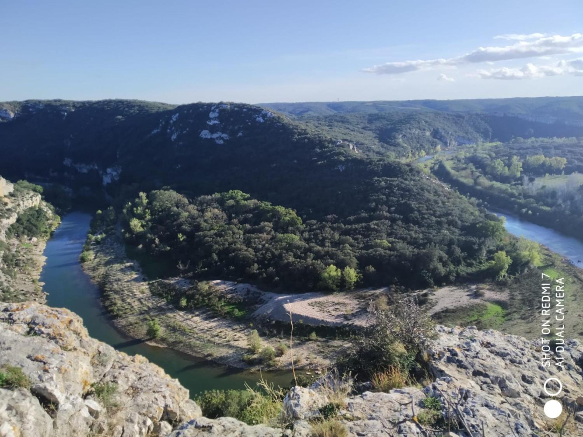 Proche Uzes Petit Gite Avec Grande Cuisine D'Ete Et Piscine Saint-Siffret Luaran gambar