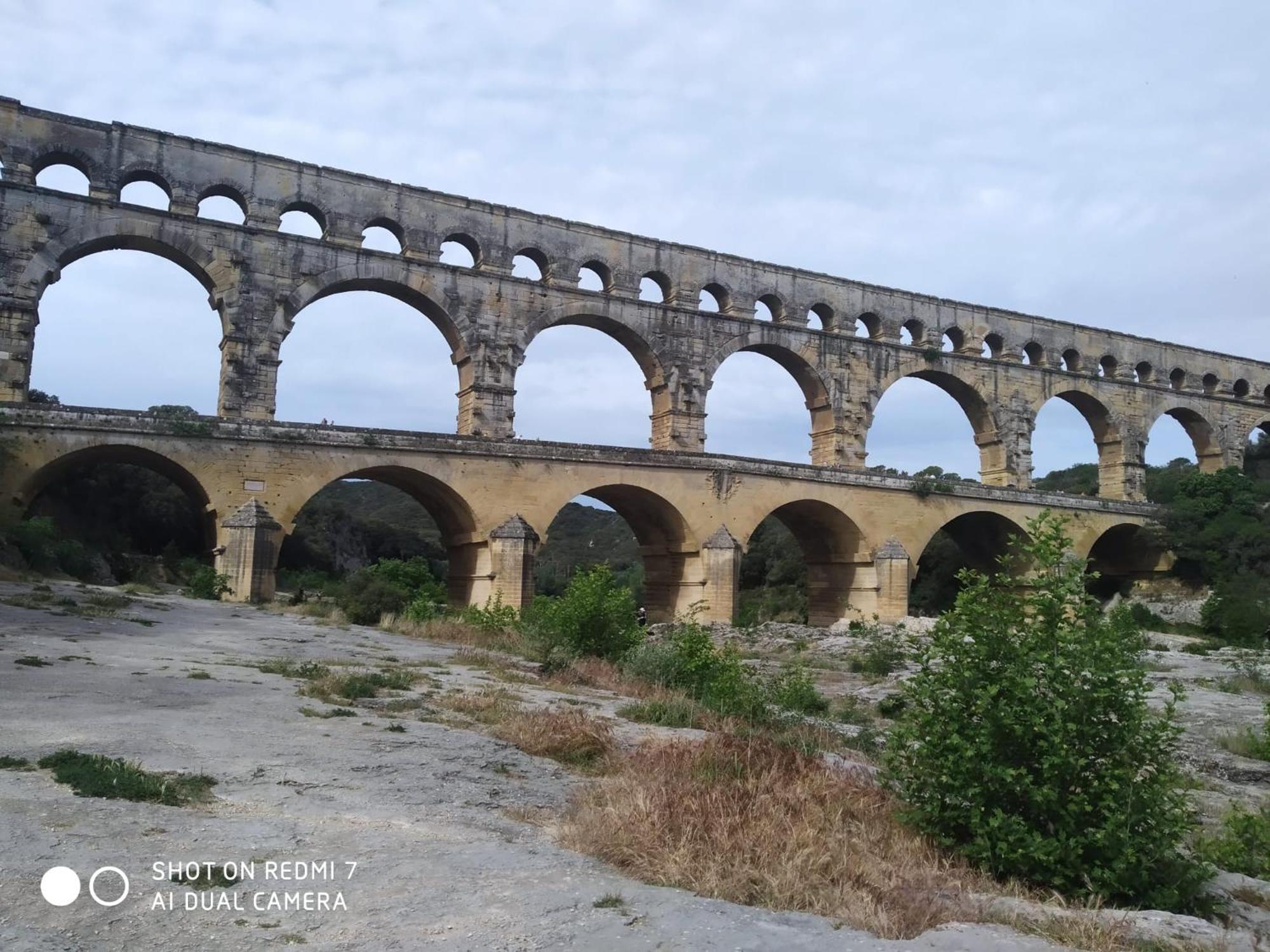 Proche Uzes Petit Gite Avec Grande Cuisine D'Ete Et Piscine Saint-Siffret Luaran gambar