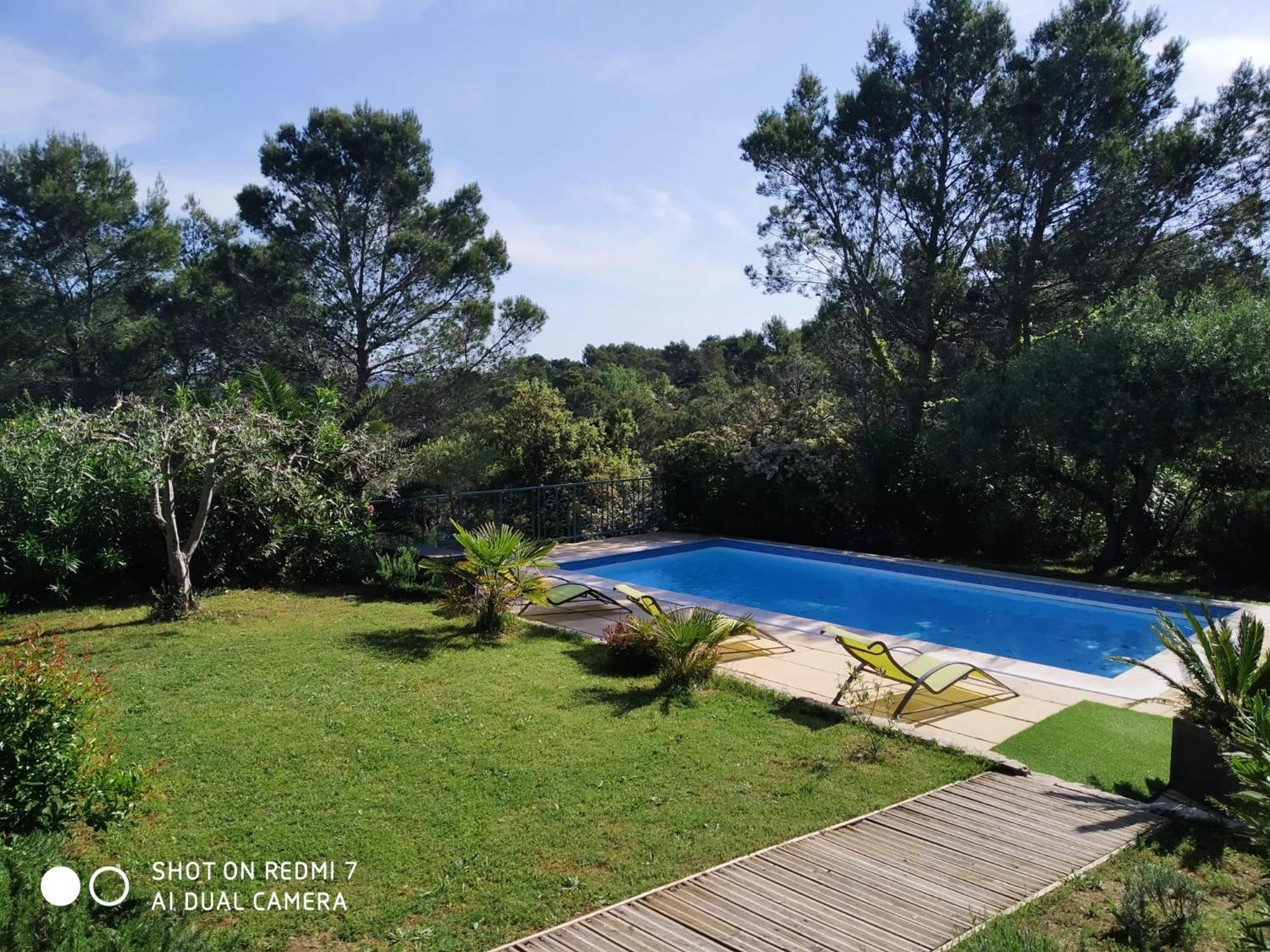 Proche Uzes Petit Gite Avec Grande Cuisine D'Ete Et Piscine Saint-Siffret Luaran gambar